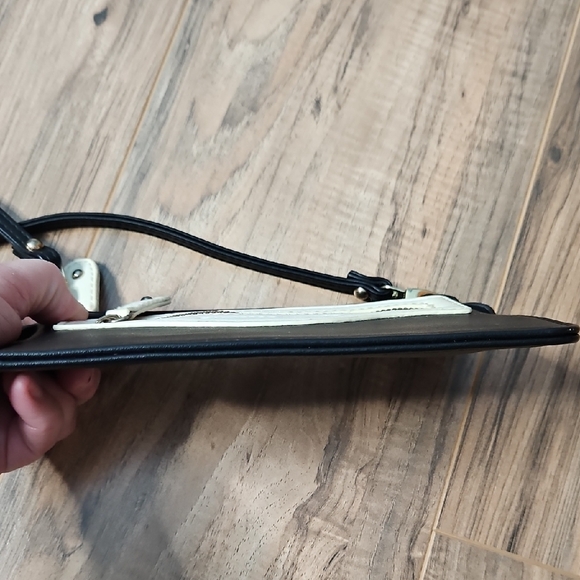 Danielle Nicole Black and Cream Crossbody Bag - Picture 6 of 16